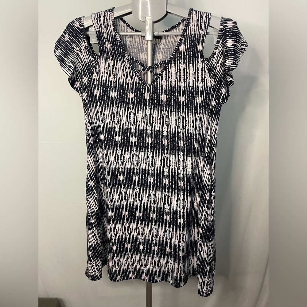 THML Cold Shoulder Mini Dress Womens Small Black White Ikat Lattice V-Neck